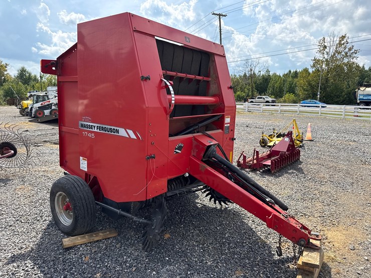 massey-ferguson-1745-image-3