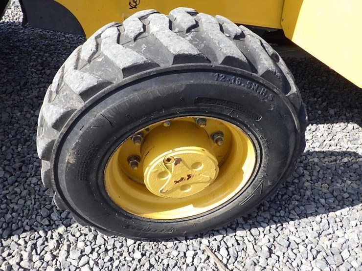 2019-deere-210l-image-13