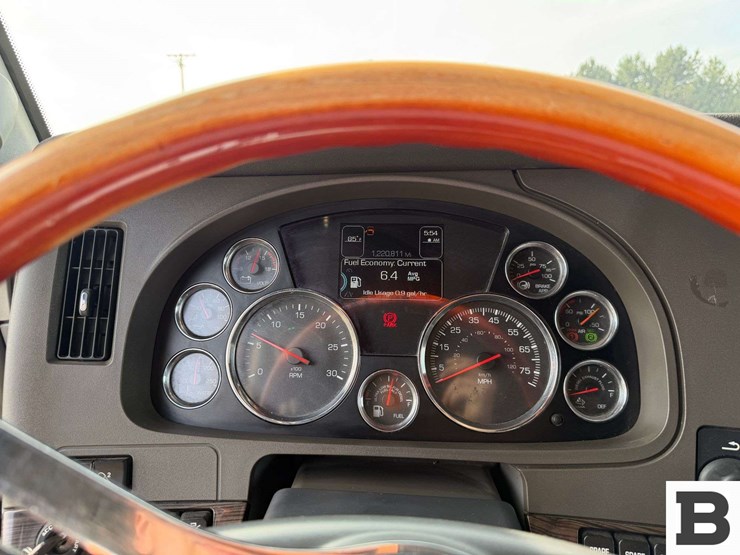 2016-kenworth-t680-image-65