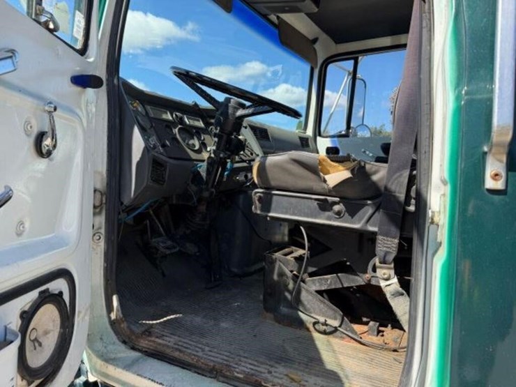 1993-ford-l8000-image-21