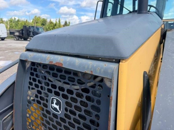 2011-deere-310sj-image-45