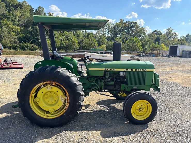 john-deere-2040-image-4
