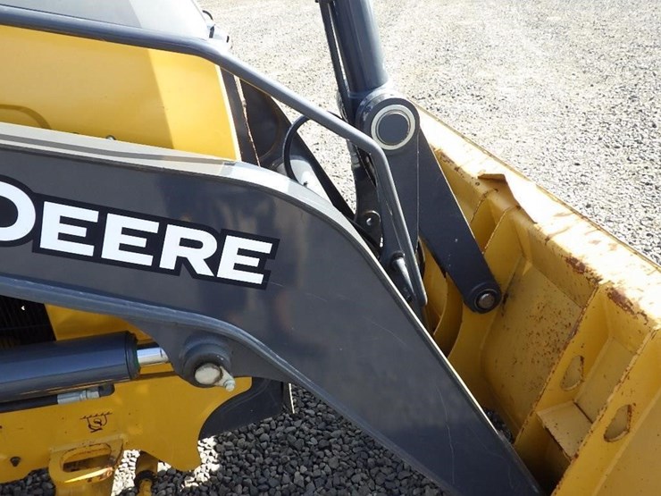 2019-deere-210l-image-30