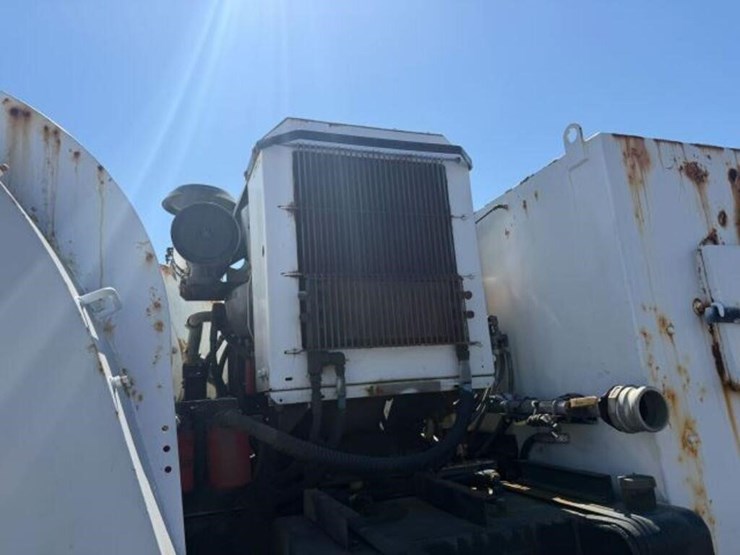 2004-freightliner-fc80-image-28