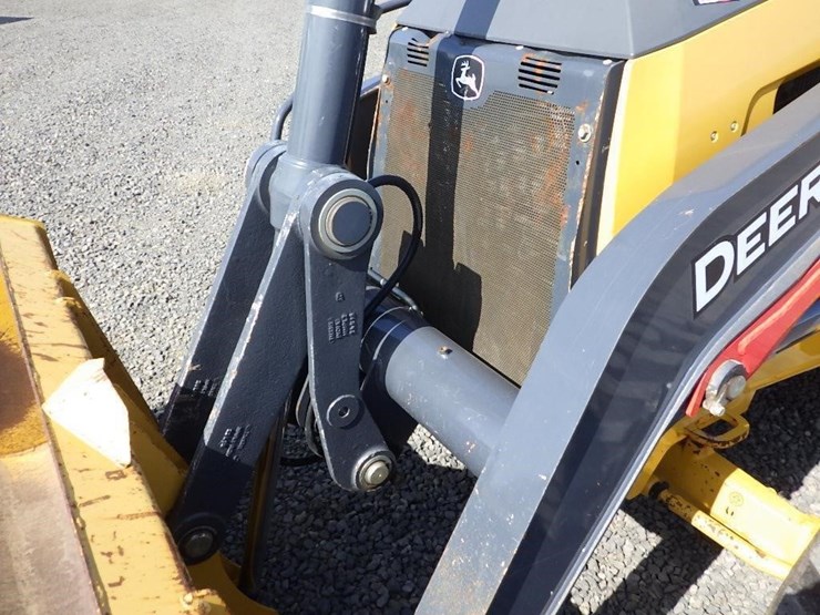 2019-deere-210l-image-10