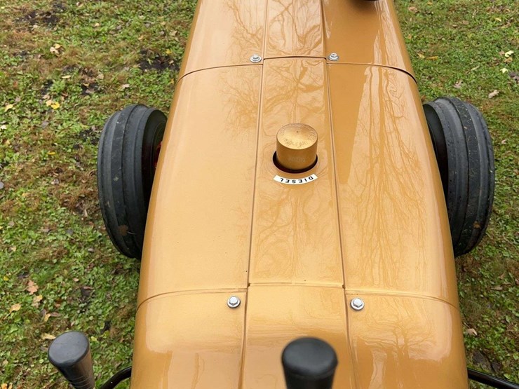 1970-farmall-826-diesel-row-crop-golden-demonstrator-image-73