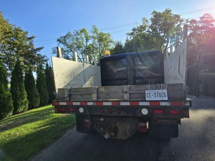 2014-chevrolet-3500-image-7