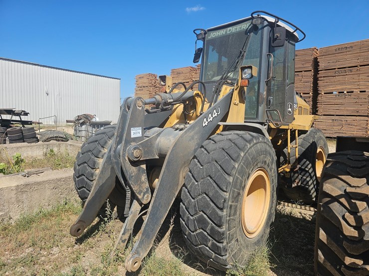 deere-444j-image-1