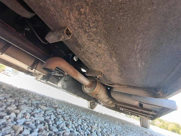 2007-freightliner-m2-106-image-105