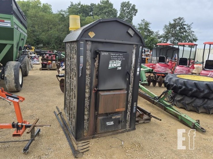 central-boiler-classic-edge-750-wood-stove-image-1