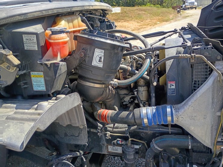 2007-freightliner-m2-106-image-26