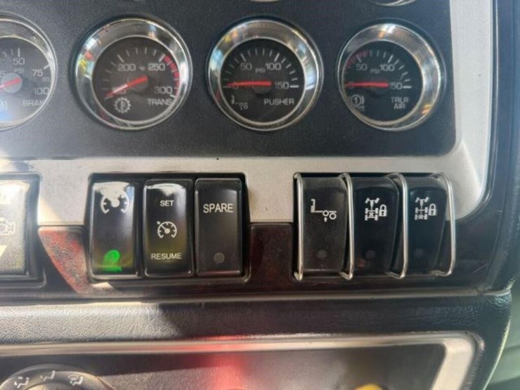 2012-kenworth-t800-image-14