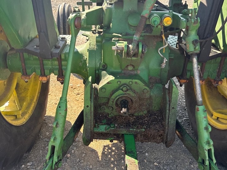 john-deere-2040-image-11