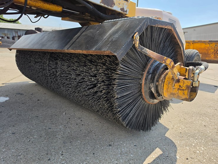 #25415-•-rosco-sweeper-broom-image-31