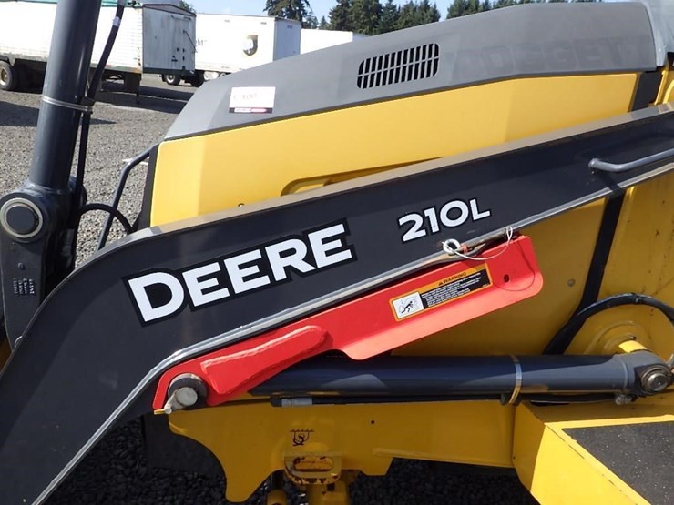 2019-deere-210l-image-12