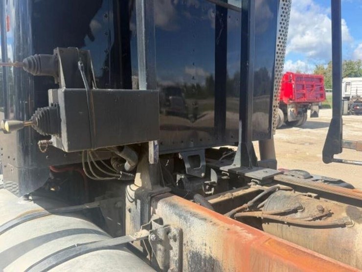 2012-kenworth-t800-image-45