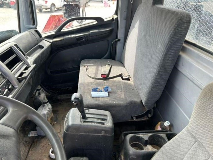 hino-185-image-14
