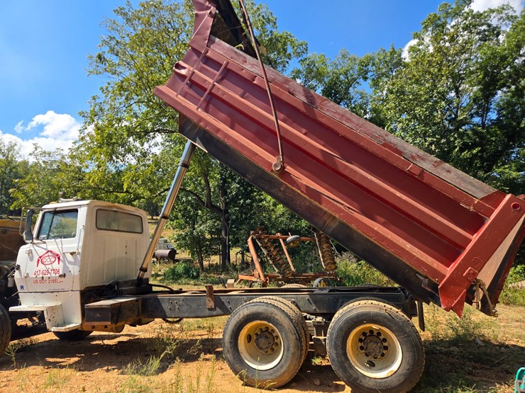 1986-ford-lt8000-image-18