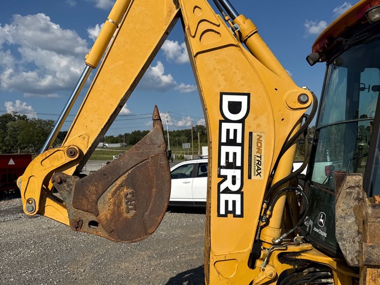 2005-deere-310g-image-13