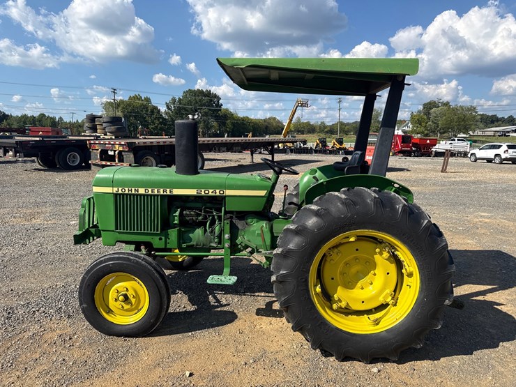 john-deere-2040-image-8