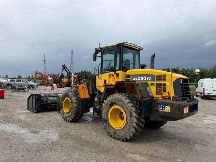 2018-komatsu-wa200pz-6-image-4