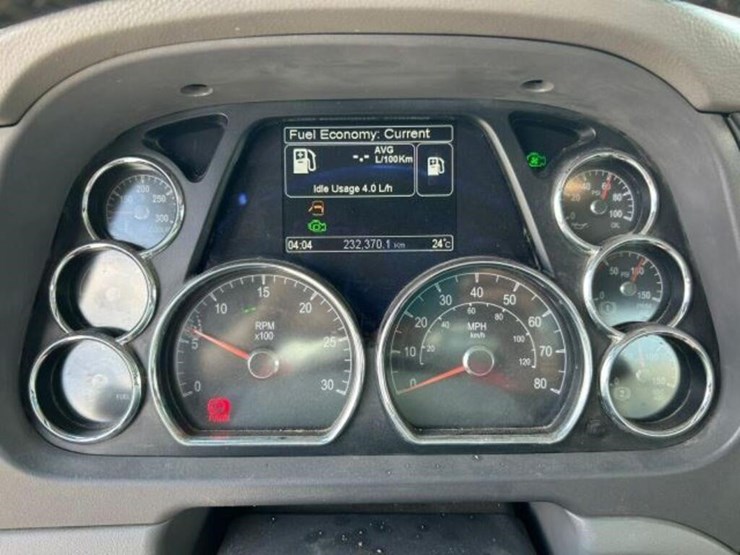 2014-peterbilt-567-image-16