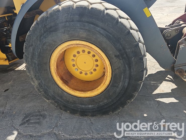 2017-deere-544k-image-11