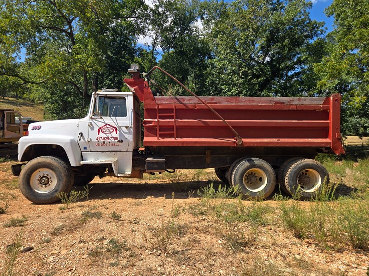 1986-ford-lt8000-image-4