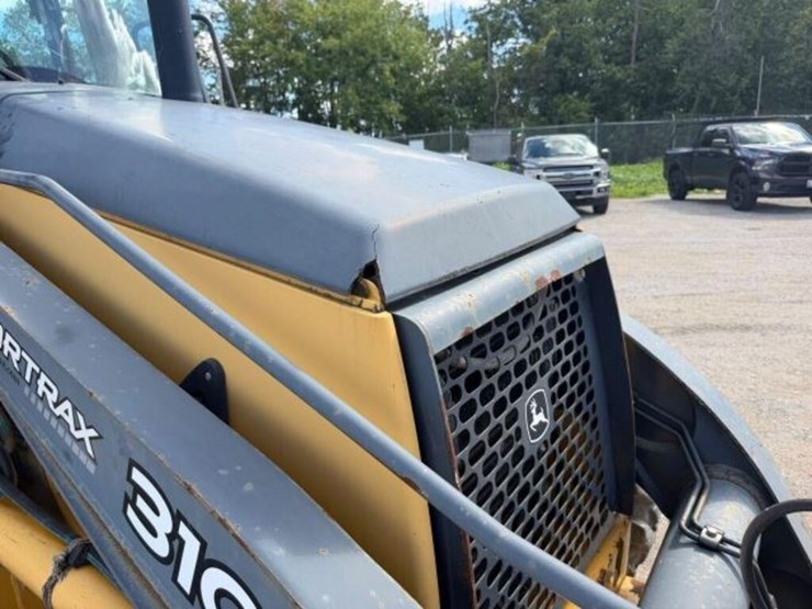 2011-deere-310sj-image-46