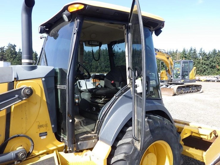 2019-deere-210l-image-33