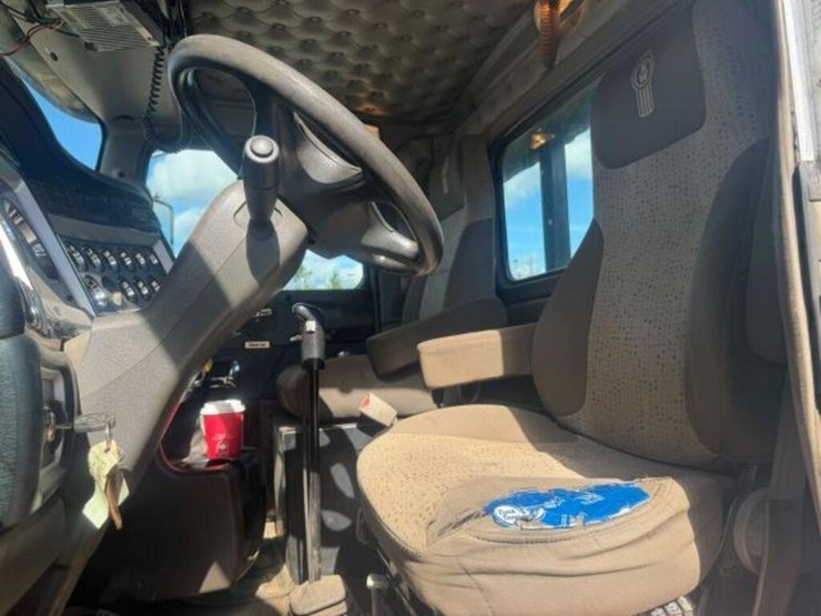 2012-kenworth-t800-image-22