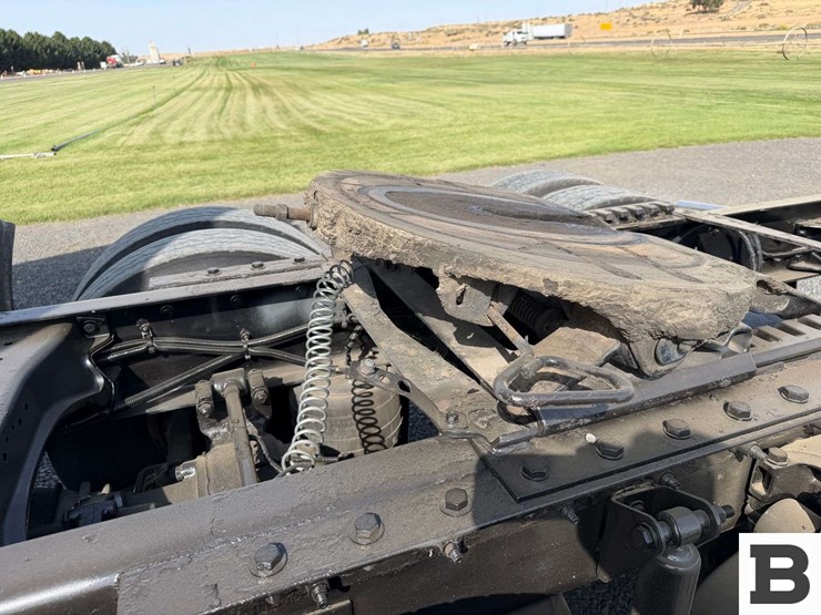 2016-kenworth-t680-image-22