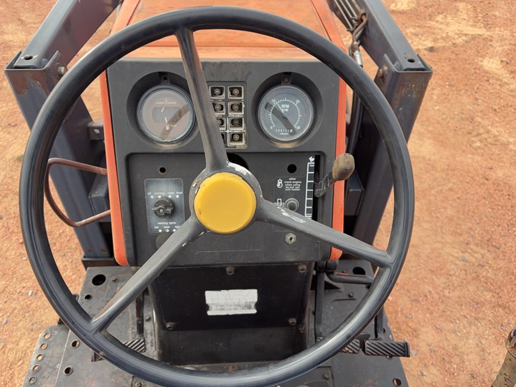 allis-chalmers-6060-tractor-image-11