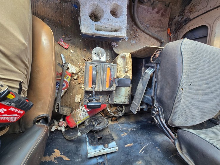 1986-ford-lt8000-image-67