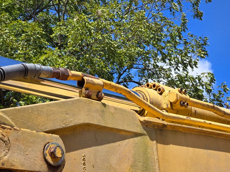 caterpillar-320-image-101