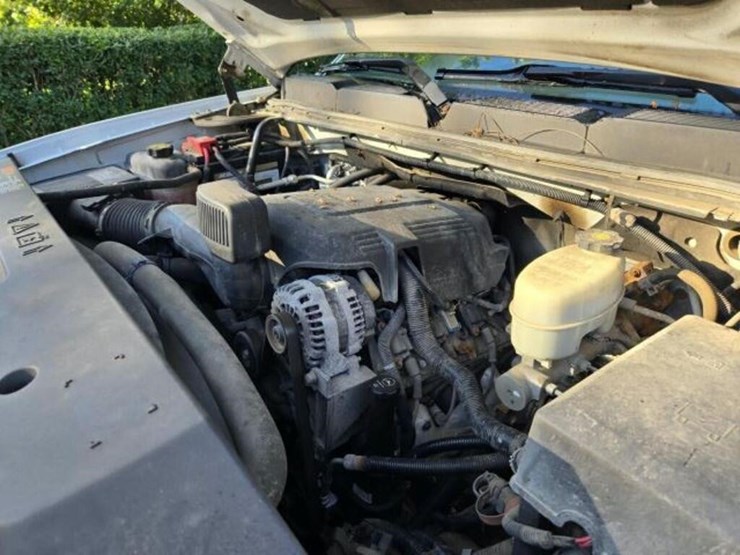 2014-chevrolet-3500-image-32