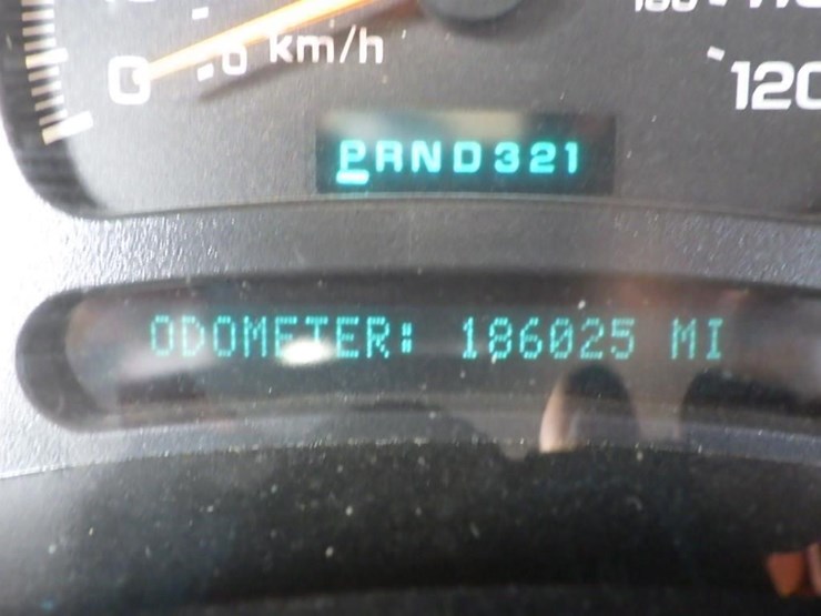 2004-chevrolet-2500hd-image-29