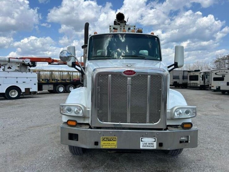 2014-peterbilt-567-image-2