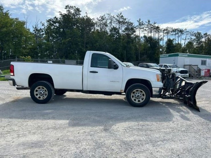 2014-gmc-sierra-3500-image-3