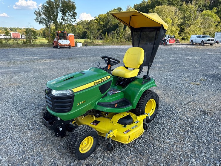 john-deere-x730-image-1