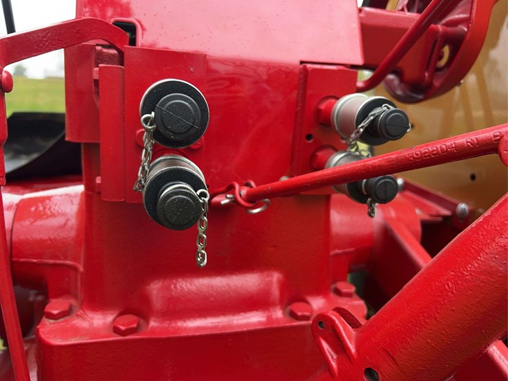 1970-farmall-826-diesel-row-crop-golden-demonstrator-image-48