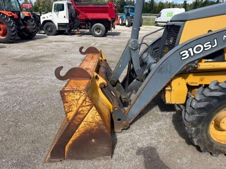 2011-deere-310sj-image-27