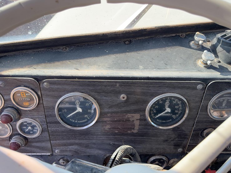 1971-kenworth-lube-truck-image-29
