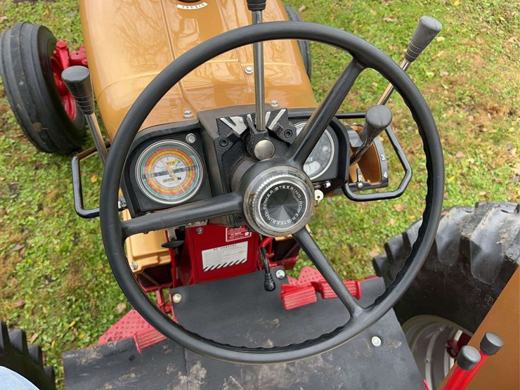 1970-farmall-826-diesel-row-crop-golden-demonstrator-image-68