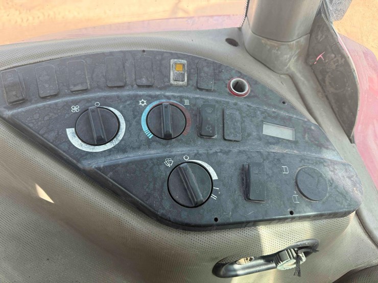 case-ih-230-image-23