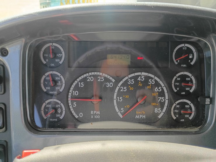 2007-freightliner-m2-106-image-66