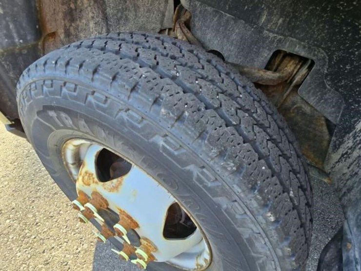 2014-chevrolet-3500-image-40