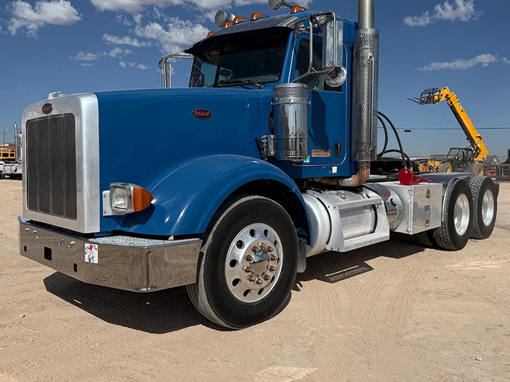 2013-peterbilt-367-image-1
