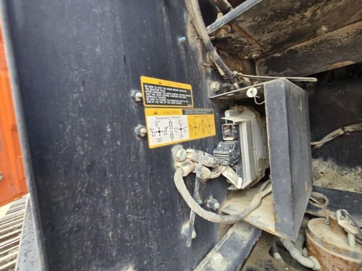 2016-hitachi-zx350-lc-image-38