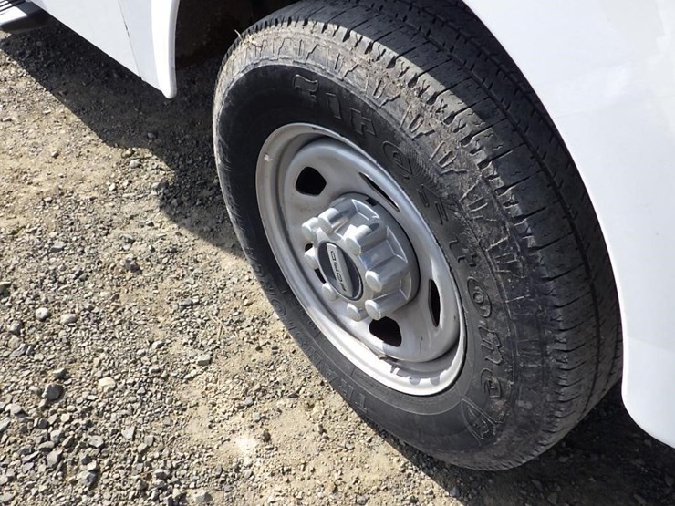 2021-ford-f350-image-23